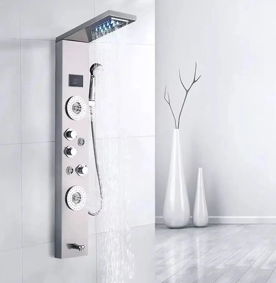 Doucheset RVS met regendouche, handdouche en massagejets in geborsteld roestvrij staal, modern douchepaneel van SaniSupreme.