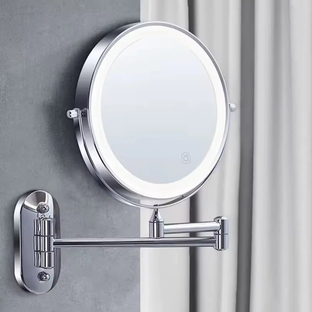 SaniSupreme ronde make-upspiegel chroom met LED verlichting, vergroting en draaibare wandarm – luxe badkameraccessoire