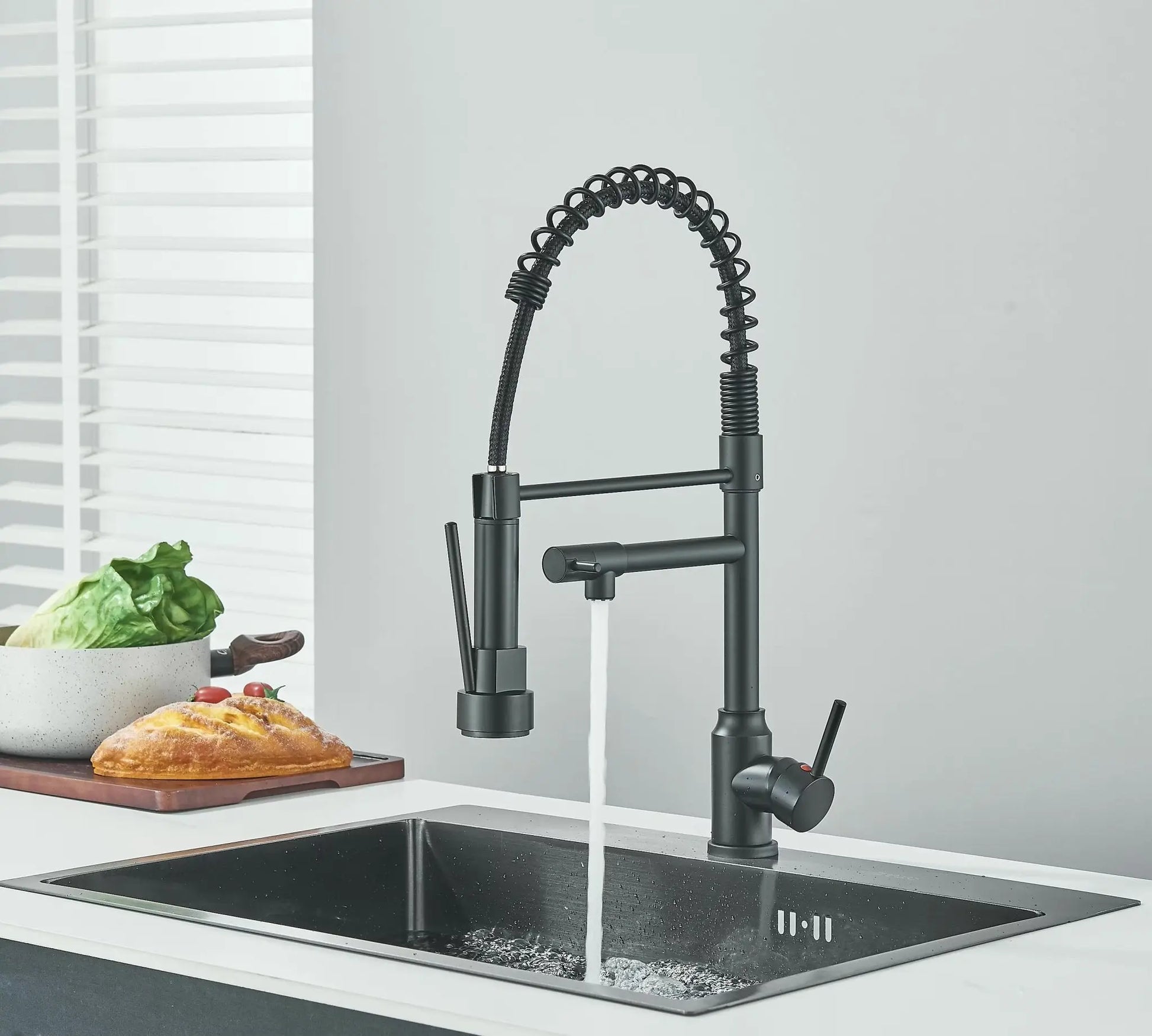 Robinet de cuisine SaniSupreme Milan, noir mat, avec douchette flexible et bec supplémentaire