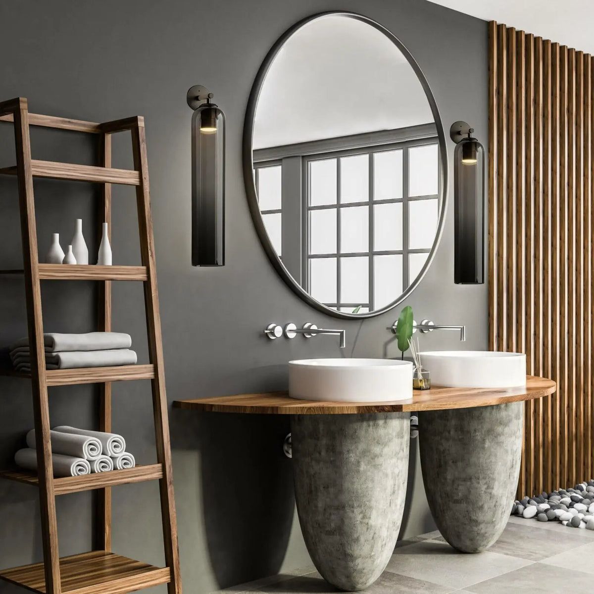 Stijlvolle SaniSupreme badkamer wandlamp van grijs rookglas – moderne glazen lamp voor sfeervolle en functionele badkamer verlichting naast de spiegel