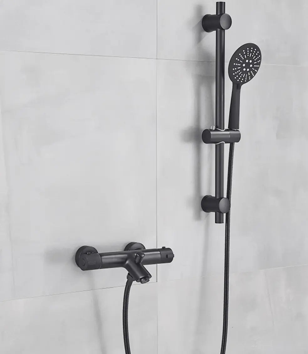 Doucheset opbouw mat zwart met badmengkraan, ronde handdouche en wandstang - SaniSupreme